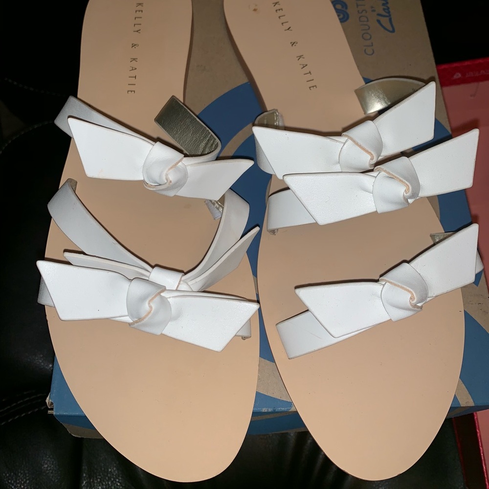 NEW women’s white sandals Kelly and Katie - size 11